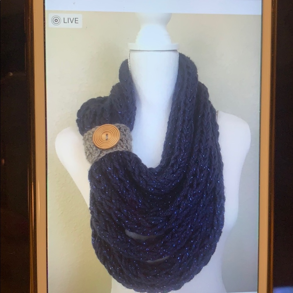 Adjustable Hand-Made Scarf 🧣